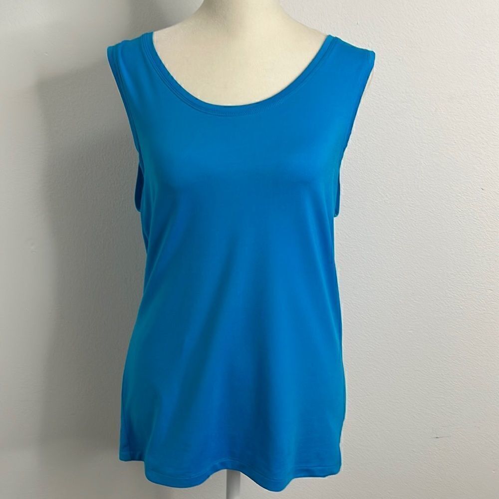🌻3/20 GNW tank top. Size Large. Like New. Get your workout on!